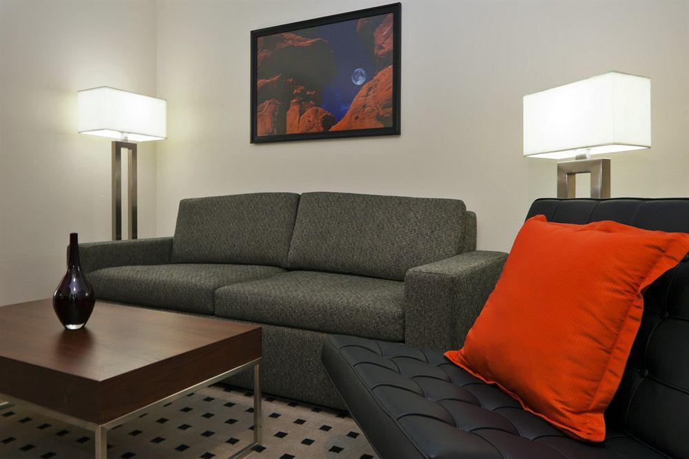 Radisson Hotel Colorado Springs Airport Room photo
